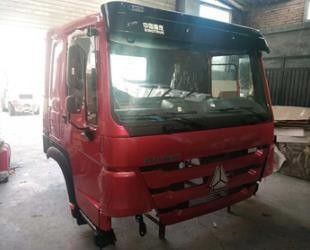 रेड हाई केबिन 2 बेड सिनोट्रक ड्राइविंग ट्रक ट्रैक्टर विनिर्माण के साथ