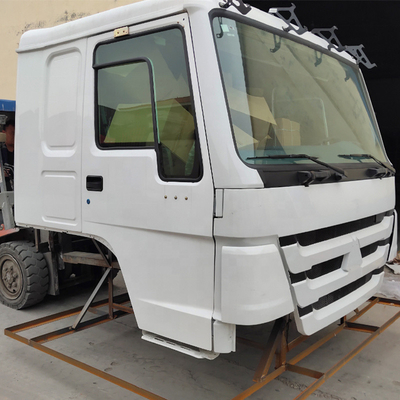 उच्च केबिन 2 बिस्तर Sinotruk HOWO ट्रक चालक कैब वापसी के लिए नीति गायब है