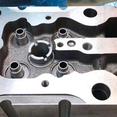 Sinotruk HOWO Wd615 डीजल इंजन सिलेंडर हेड Az1095040123 अनुकूलित कार घटक
