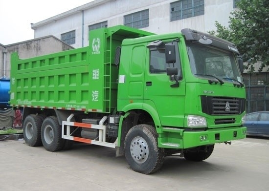 रेडियल टायर डिजाइन Sinotruck HOWO 6X4 आपकी आवश्यकताओं के लिए डंप ट्रक
