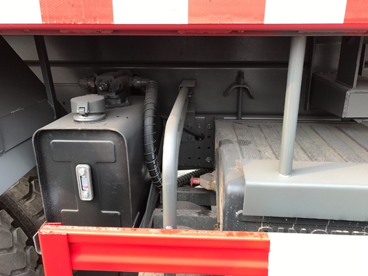 मैनुअल ट्रांसमिशन Sinotruk 6X4 आरसी ट्रक टिपर 60 टन डंप ट्रक Hova चेसिस के साथ