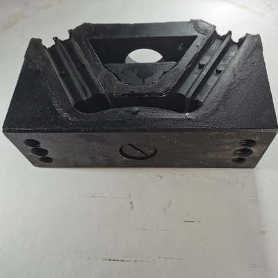 Sinotruk HOWO ट्रक पार्ट्स रियर इंजन सपोर्ट कुशन रिफंड पॉलिसी के साथ Wg9725593031