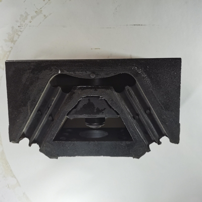 Sinotruk HOWO ट्रक पार्ट्स रियर इंजन सपोर्ट कुशन रिफंड पॉलिसी के साथ Wg9725593031